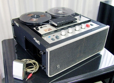 旧　テープレコーダー